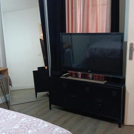 Appartement En Plein Coeur Du 10Eme Et Proche De Plusieurs Gares Париж Екстериор снимка