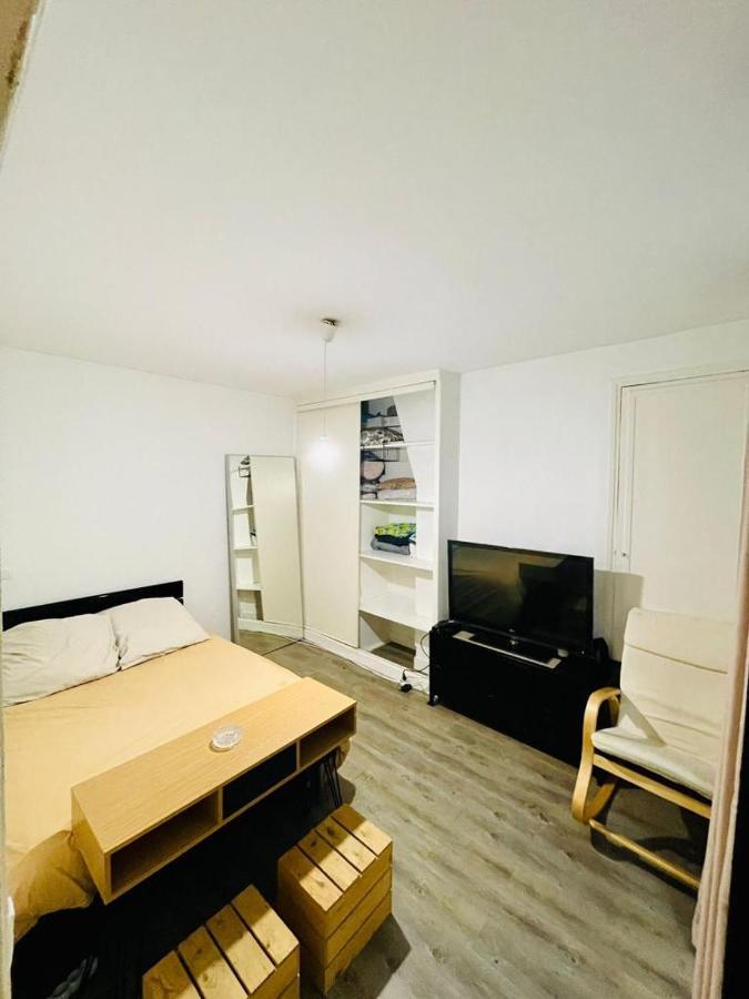 Appartement En Plein Coeur Du 10Eme Et Proche De Plusieurs Gares Париж Екстериор снимка